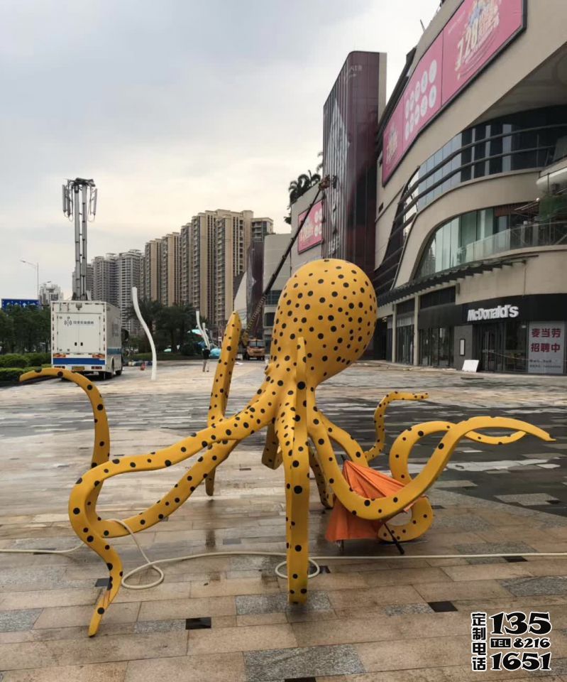 廣場(chǎng)擺放的創(chuàng)意玻璃鋼仿真章魚雕塑 廣場(chǎng)擺放的創(chuàng)意玻璃鋼仿真章魚雕塑