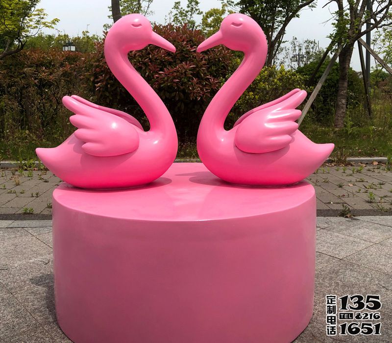 公園玻璃鋼卡通創(chuàng)意粉色天鵝雕塑戶(hù)外園美陳裝飾品擺件 公園玻璃鋼卡通創(chuàng)意粉色天鵝雕塑戶(hù)外園美陳裝飾品擺件